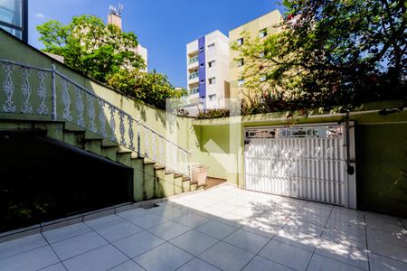 Casa à venda com 420m², 3 quartos e 8 vagas Casa à venda com 420m², 3 quartos e 8 vagasGaragem