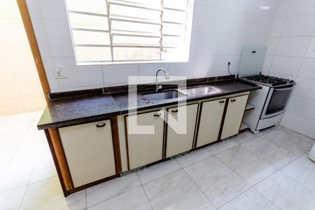 Casa à venda com 420m², 3 quartos e 8 vagas Casa à venda com 420m², 3 quartos e 8 vagasCozinha 2