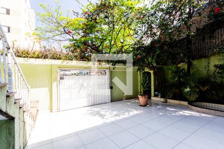 Casa à venda com 420m², 3 quartos e 8 vagas Casa à venda com 420m², 3 quartos e 8 vagasGaragem