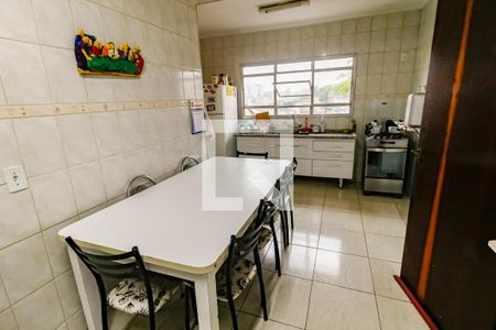Casa à venda com 130m², 3 quartos e 3 vagasCozinha - Armários