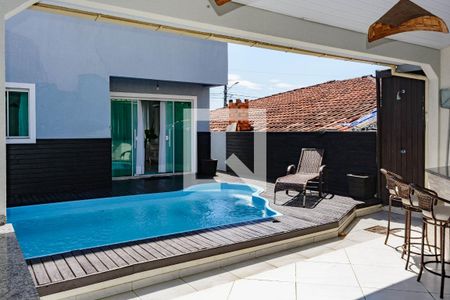 Casa para alugar com 180m², 4 quartos e 4 vagas Casa para alugar com 180m², 4 quartos e 4 vagasPiscina