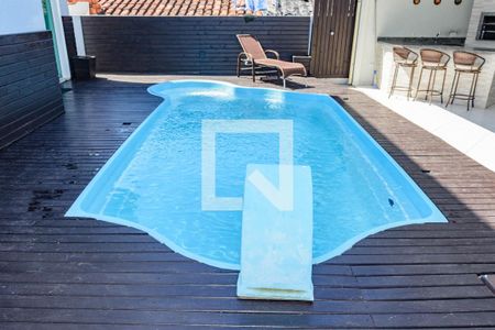 Casa para alugar com 180m², 4 quartos e 4 vagas Casa para alugar com 180m², 4 quartos e 4 vagasPiscina