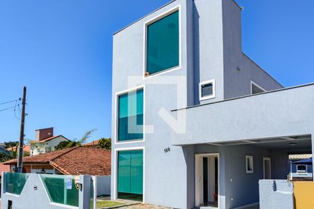 Casa para alugar com 180m², 4 quartos e 4 vagas Casa para alugar com 180m², 4 quartos e 4 vagasFachada