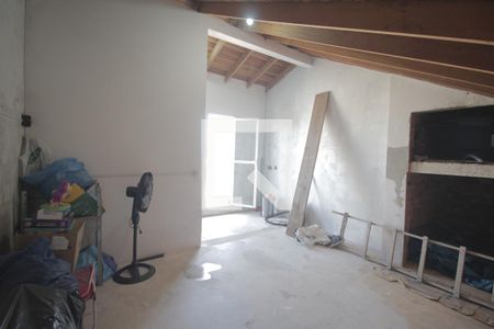 Casa para alugar com 250m², 3 quartos e 2 vagasSotão