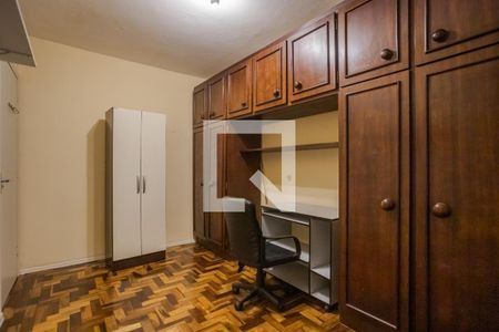 Quarto 2 de apartamento para alugar com 2 quartos, 60m² em Vila Ipiranga, Porto Alegre