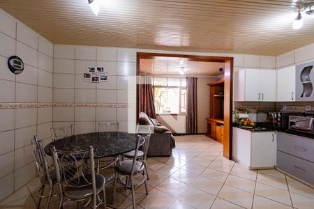 Casa à venda com 280m², 4 quartos e 3 vagasCozinha 