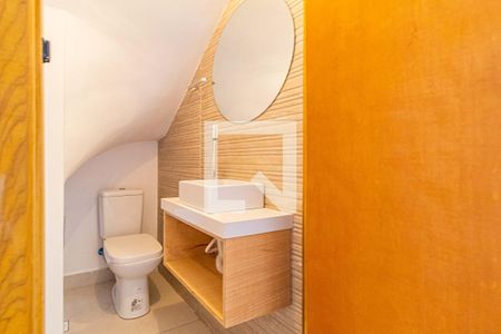 Lavabo de casa para alugar com 4 quartos, 135m² em Caxingui, São Paulo