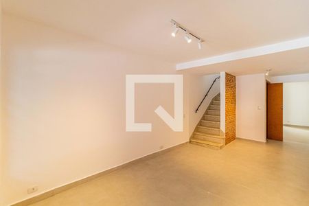 Sala de casa para alugar com 4 quartos, 135m² em Caxingui, São Paulo