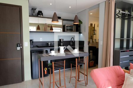 Sala/Cozinha de apartamento para alugar com 1 quarto, 30m² em Pinheiros, São Paulo