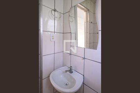 Casa à venda com 40m², 2 quartos e 1 vaga Casa à venda com 40m², 2 quartos e 1 vagaBanheiro