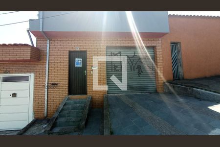 Casa para alugar com 130m², 2 quartos e 1 vaga Casa para alugar com 130m², 2 quartos e 1 vagaFachada