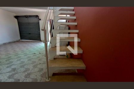 Casa para alugar com 130m², 2 quartos e 1 vaga Casa para alugar com 130m², 2 quartos e 1 vagaEscada Garagem