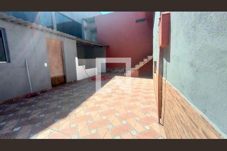 Casa para alugar com 130m², 2 quartos e 1 vaga Casa para alugar com 130m², 2 quartos e 1 vagaQuintal