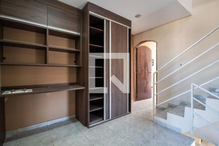 Casa à venda com 190m², 5 quartos e 4 vagas Casa à venda com 190m², 5 quartos e 4 vagasHall dos Quartos