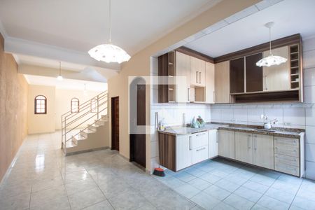 Casa à venda com 190m², 5 quartos e 4 vagas Casa à venda com 190m², 5 quartos e 4 vagasCopa