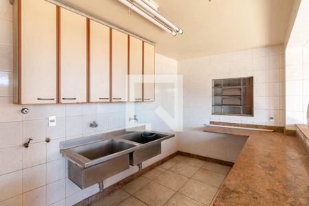 Casa à venda com 330m², 3 quartos e 2 vagasCozinha e Área de Serviço