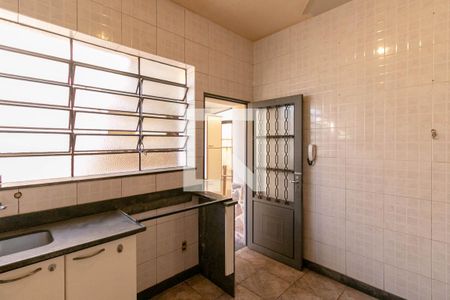 Casa à venda com 330m², 3 quartos e 2 vagasCozinha e Área de Serviço