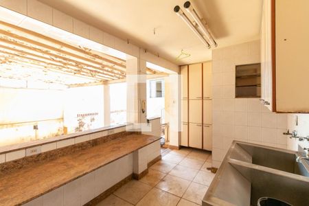 Casa à venda com 330m², 3 quartos e 2 vagasCozinha e Área de Serviço