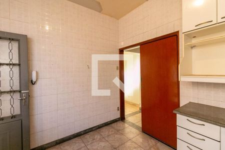 Casa à venda com 330m², 3 quartos e 2 vagasCozinha e Área de Serviço