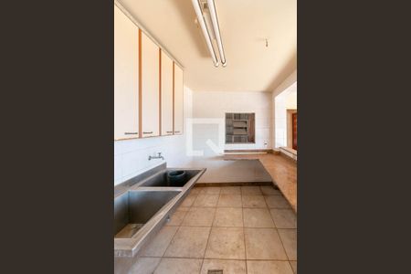 Casa à venda com 330m², 3 quartos e 2 vagasCozinha e Área de Serviço