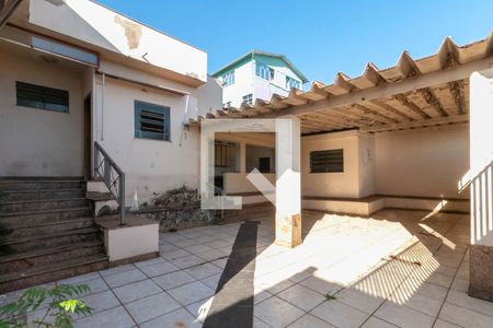 Casa à venda com 330m², 3 quartos e 2 vagasQuintal