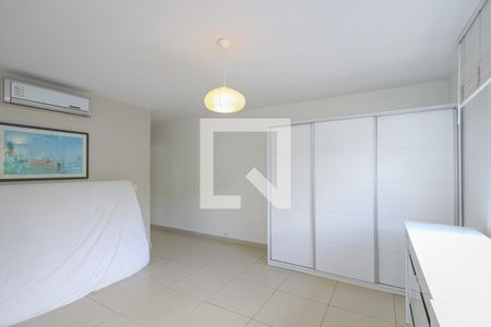 Suíte de casa para alugar com 5 quartos, 270m² em Jardim dos Estados, São Paulo