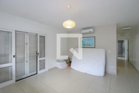 Suíte de casa para alugar com 5 quartos, 270m² em Jardim dos Estados, São Paulo