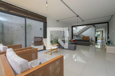 Sala de casa para alugar com 5 quartos, 270m² em Jardim dos Estados, São Paulo