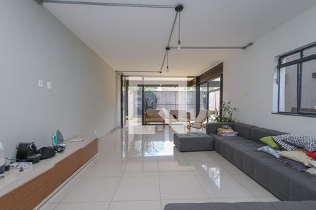 Sala de casa para alugar com 5 quartos, 270m² em Jardim dos Estados, São Paulo