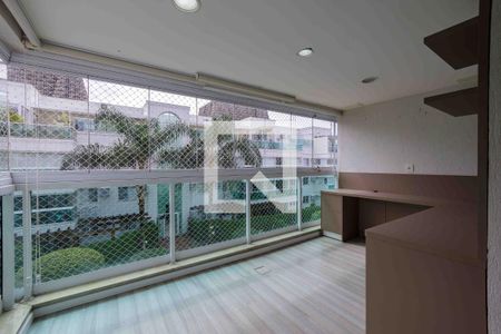 Apartamento à venda com 140m², 3 quartos e 2 vagas Apartamento à venda com 140m², 3 quartos e 2 vagasVaranda