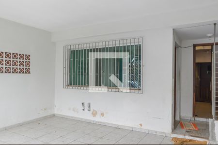 Casa à venda com 220m², 2 quartos e 2 vagas Casa à venda com 220m², 2 quartos e 2 vagasGaragem
