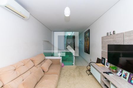 Sala de casa à venda com 3 quartos, 135m² em Vila Santa Virginia, São Paulo