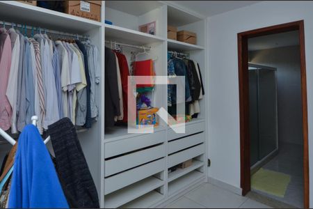 Casa de condomínio à venda com 360m², 4 quartos e 3 vagasCloset da suíte 2