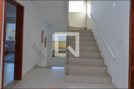 Casa de condomínio à venda com 360m², 4 quartos e 3 vagasEscada