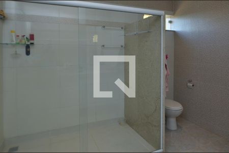 Casa de condomínio à venda com 360m², 4 quartos e 3 vagasBanheiro da Suíte 2