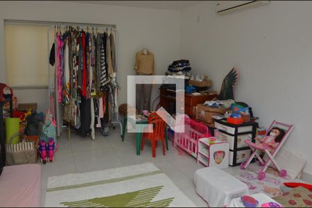 Casa de condomínio à venda com 360m², 4 quartos e 3 vagasQuarto 1