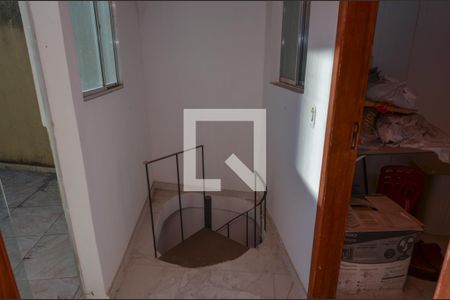 Casa de condomínio à venda com 360m², 4 quartos e 3 vagasEscada