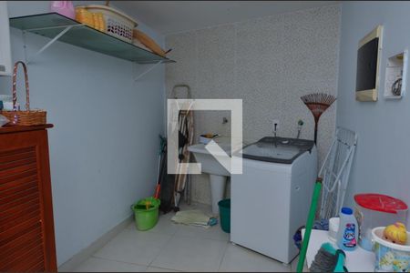 Casa de condomínio à venda com 360m², 4 quartos e 3 vagasÁrea de serviço