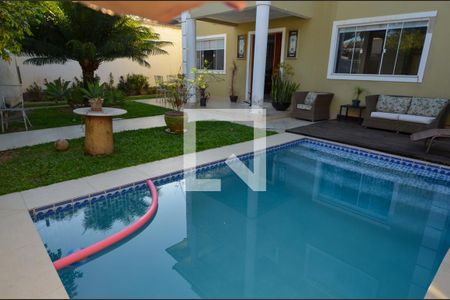 Casa de condomínio à venda com 360m², 4 quartos e 3 vagasÁrea externa