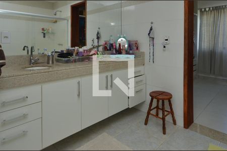 Casa de condomínio à venda com 360m², 4 quartos e 3 vagasBanheiro da Suíte 2