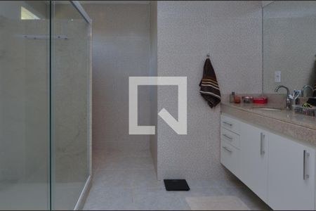 Casa de condomínio à venda com 360m², 4 quartos e 3 vagasBanheiro da Suíte 2