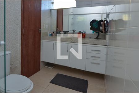 Casa de condomínio à venda com 360m², 4 quartos e 3 vagasBanheiro da Suíte 1