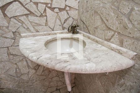 Casa à venda com 135m², 4 quartos e 1 vagaBanheiro de serviço