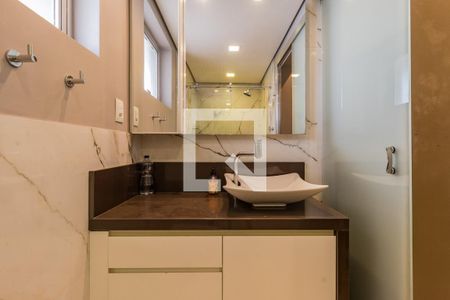 Apartamento à venda com 180m², 3 quartos e 2 vagas Apartamento à venda com 180m², 3 quartos e 2 vagasBanheiro da Suite
