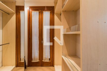 Apartamento à venda com 180m², 3 quartos e 2 vagas Apartamento à venda com 180m², 3 quartos e 2 vagasCloset