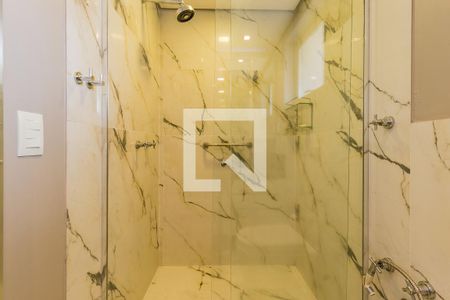 Apartamento à venda com 180m², 3 quartos e 2 vagas Apartamento à venda com 180m², 3 quartos e 2 vagasBanheiro da Suite