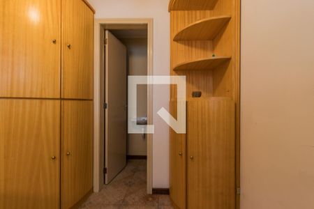 Apartamento à venda com 180m², 3 quartos e 2 vagas Apartamento à venda com 180m², 3 quartos e 2 vagasQuarto de Serviço