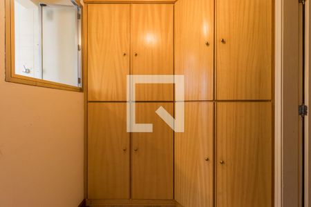 Apartamento à venda com 180m², 3 quartos e 2 vagas Apartamento à venda com 180m², 3 quartos e 2 vagasQuarto de Serviço