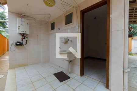 Casa de condomínio à venda com 280m², 4 quartos e 2 vagasÁrea de Serviço