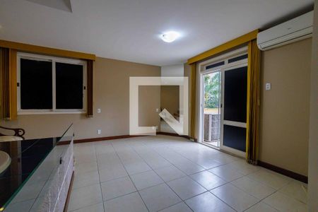 Casa de condomínio à venda com 280m², 4 quartos e 2 vagasSuíte 2